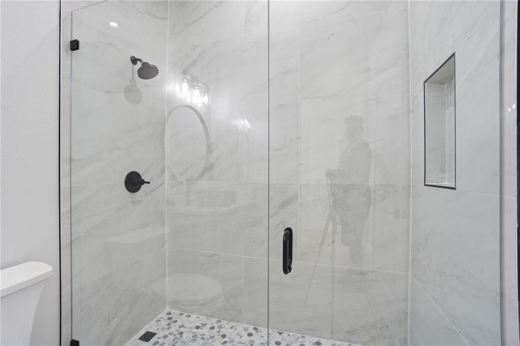 合同活跃: $865,000 (4 贝兹, 3 浴室, 2700 平方英尺)