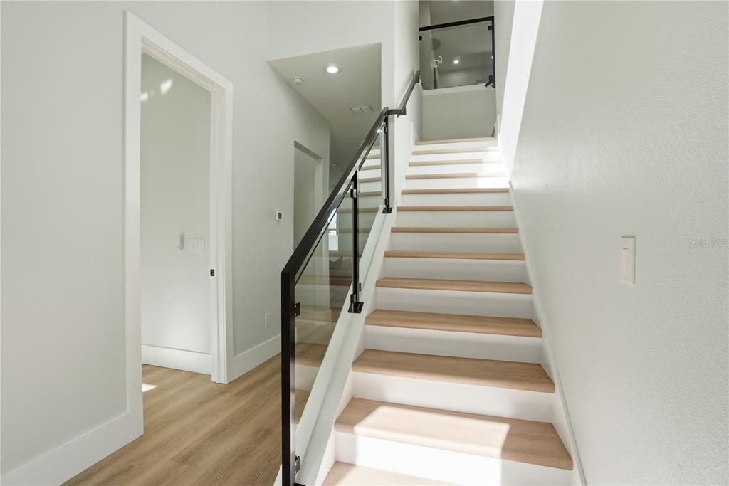 合同活跃: $865,000 (4 贝兹, 3 浴室, 2700 平方英尺)