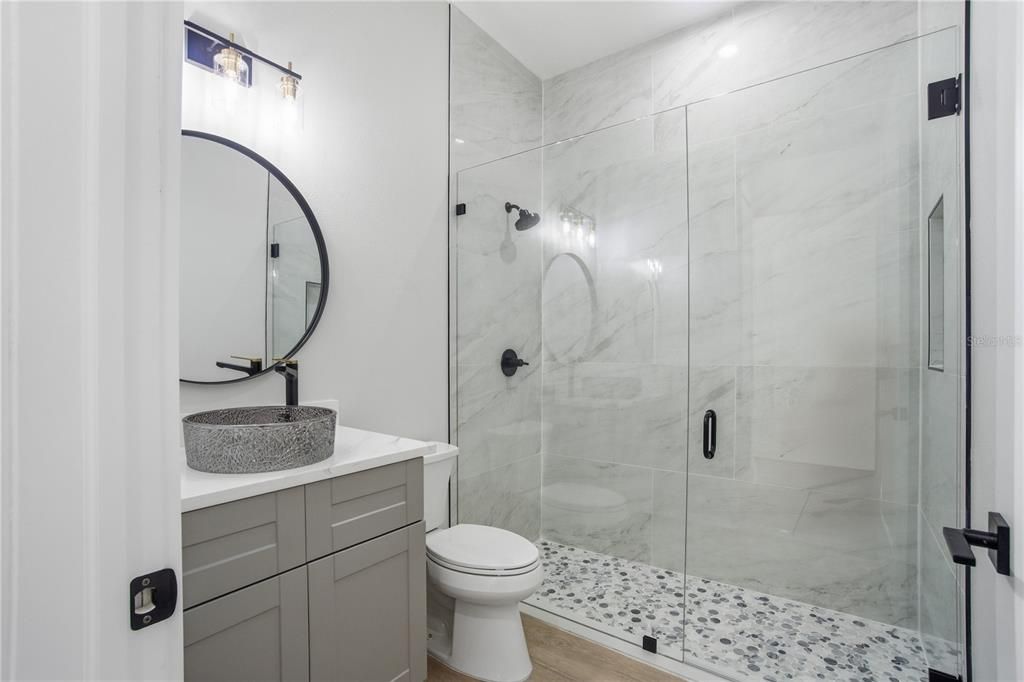 合同活跃: $865,000 (4 贝兹, 3 浴室, 2700 平方英尺)