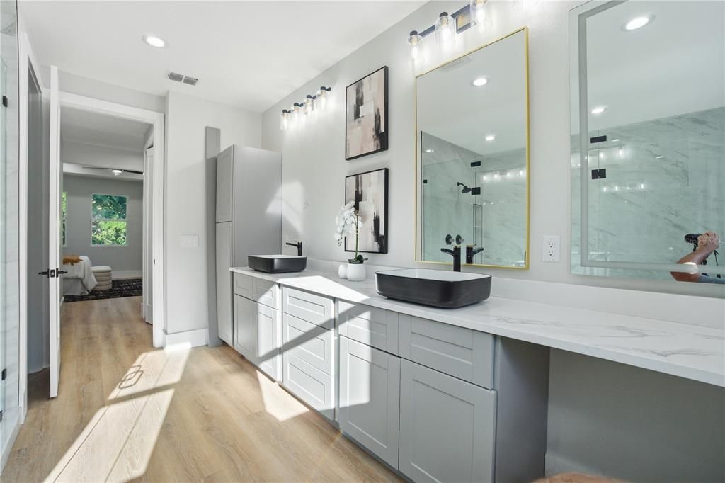 合同活跃: $865,000 (4 贝兹, 3 浴室, 2700 平方英尺)