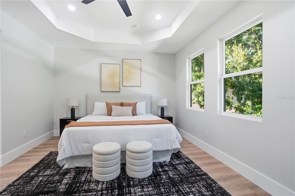 合同活跃: $865,000 (4 贝兹, 3 浴室, 2700 平方英尺)