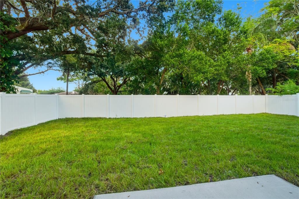 合同活跃: $865,000 (4 贝兹, 3 浴室, 2700 平方英尺)