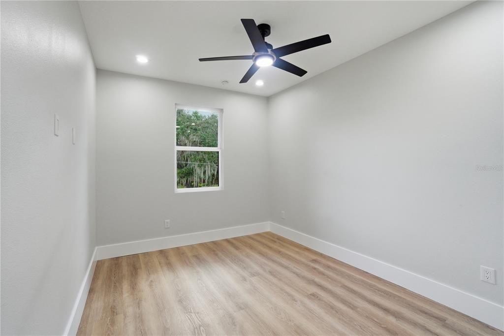 合同活跃: $865,000 (4 贝兹, 3 浴室, 2700 平方英尺)