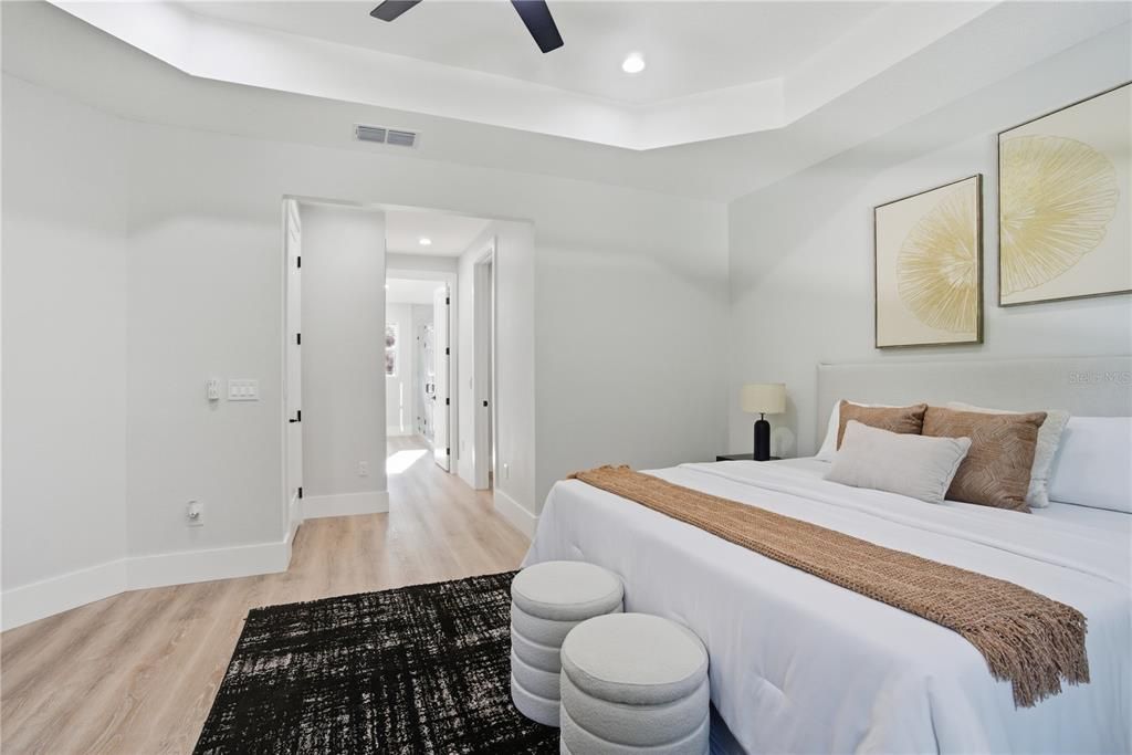 合同活跃: $865,000 (4 贝兹, 3 浴室, 2700 平方英尺)