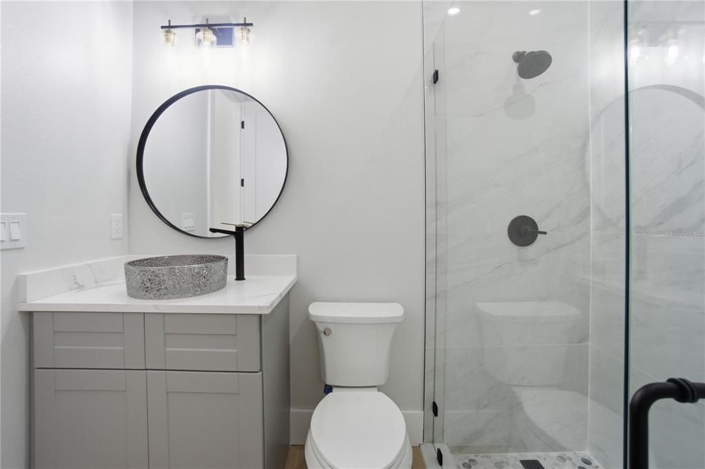 合同活跃: $865,000 (4 贝兹, 3 浴室, 2700 平方英尺)