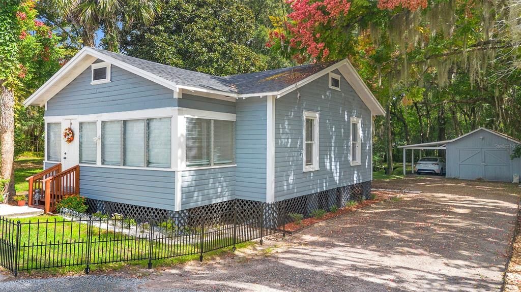 For Sale: $269,900 (2 beds, 1 baths, 947 Square Feet)