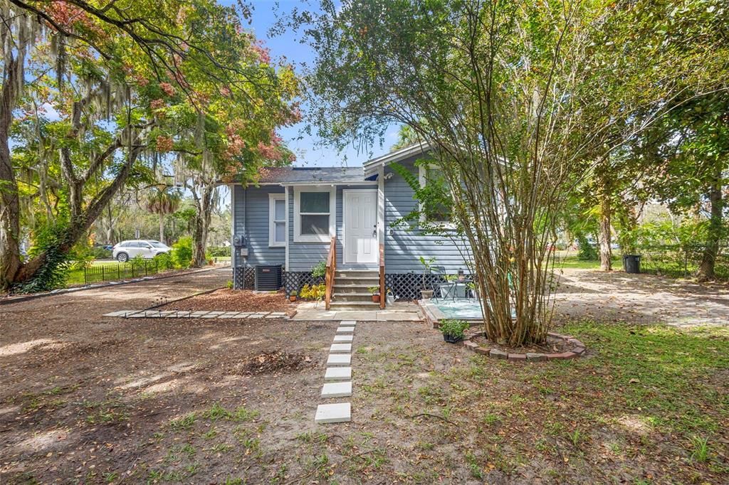 For Sale: $269,900 (2 beds, 1 baths, 947 Square Feet)