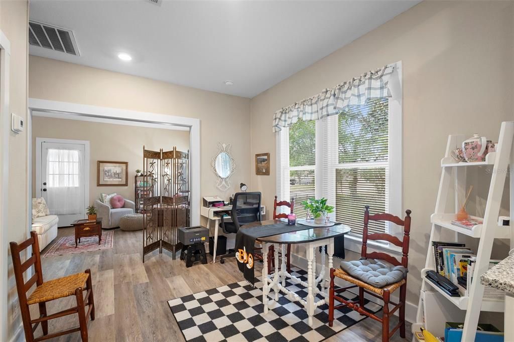 For Sale: $269,900 (2 beds, 1 baths, 947 Square Feet)