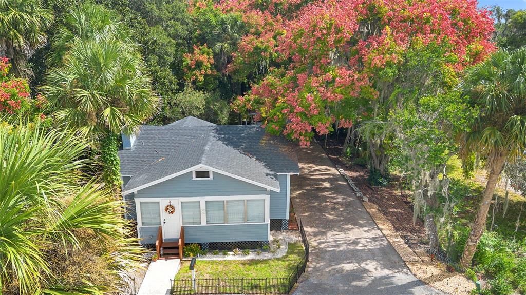 For Sale: $269,900 (2 beds, 1 baths, 947 Square Feet)