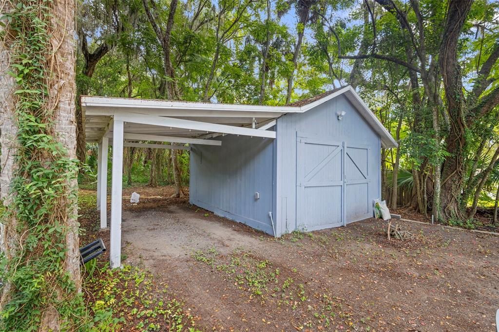 For Sale: $269,900 (2 beds, 1 baths, 947 Square Feet)