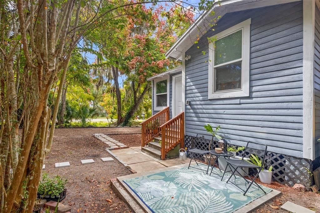 For Sale: $269,900 (2 beds, 1 baths, 947 Square Feet)