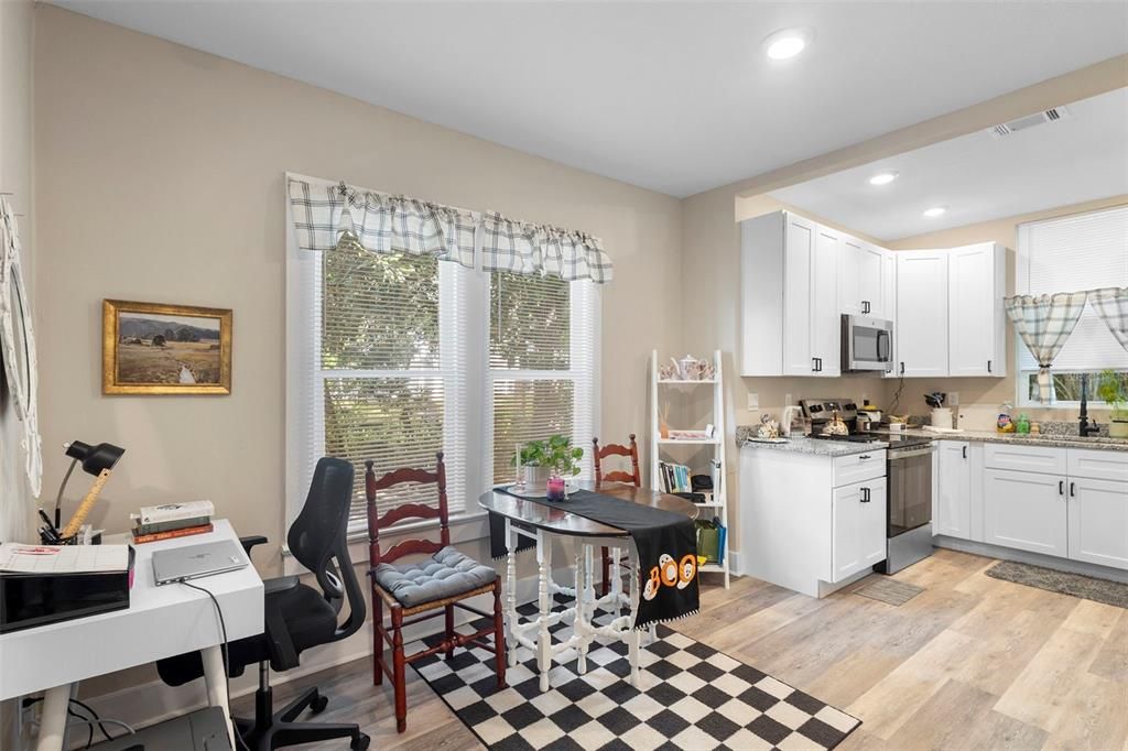 For Sale: $269,900 (2 beds, 1 baths, 947 Square Feet)