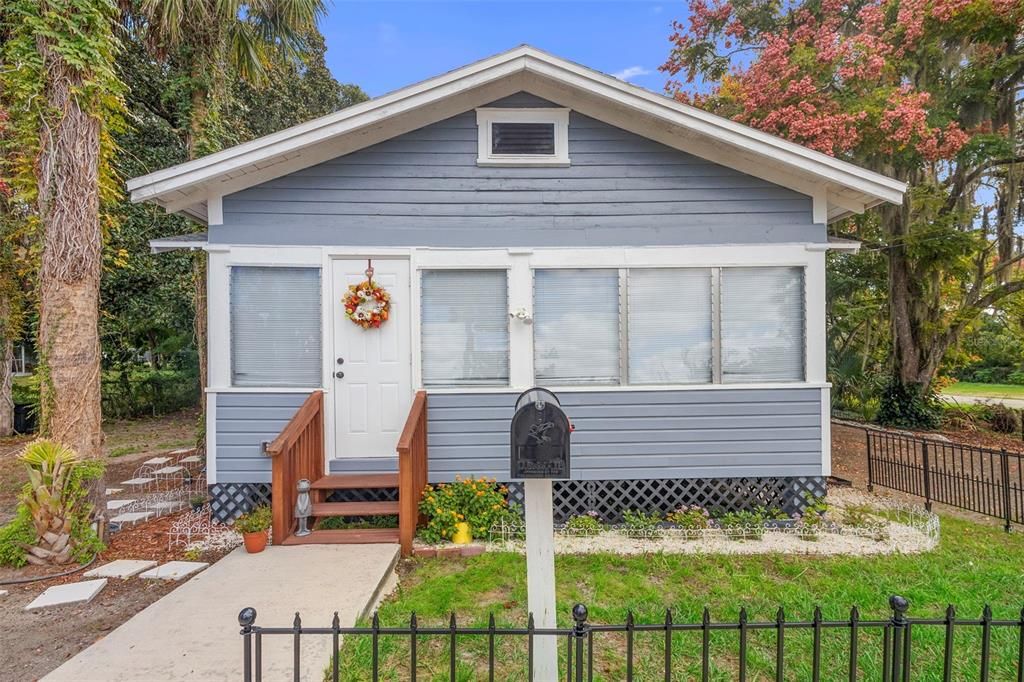 For Sale: $269,900 (2 beds, 1 baths, 947 Square Feet)