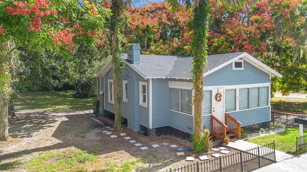 For Sale: $269,900 (2 beds, 1 baths, 947 Square Feet)