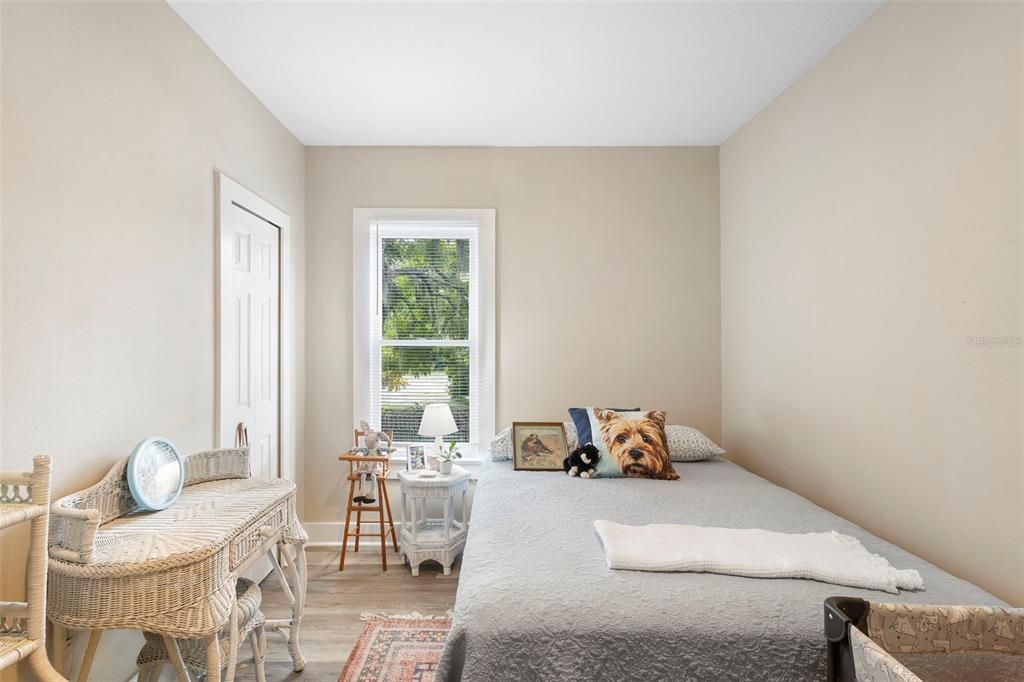 For Sale: $269,900 (2 beds, 1 baths, 947 Square Feet)