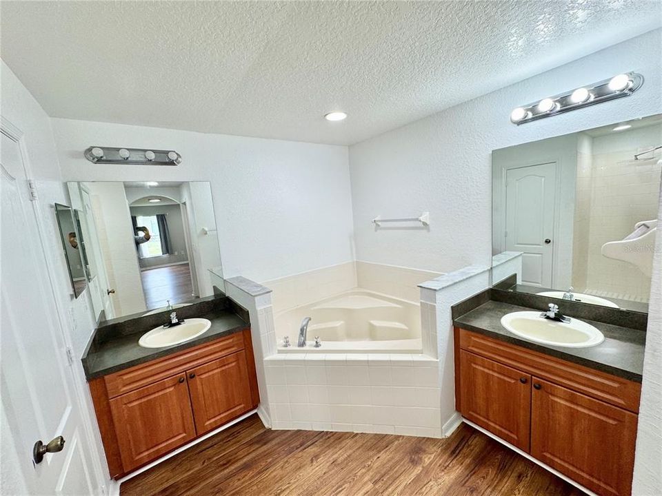 En Venta: $264,900 (4 camas, 2 baños, 1736 Pies cuadrados)