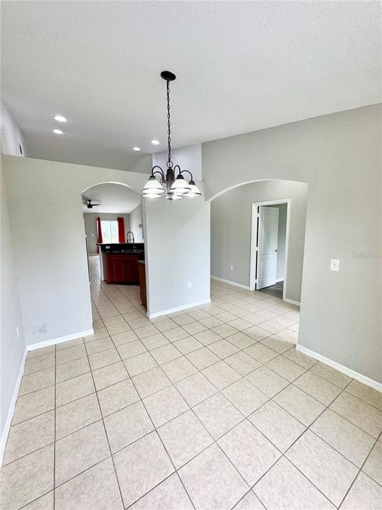 En Venta: $264,900 (4 camas, 2 baños, 1736 Pies cuadrados)