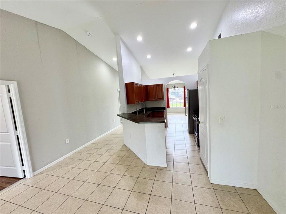 En Venta: $264,900 (4 camas, 2 baños, 1736 Pies cuadrados)