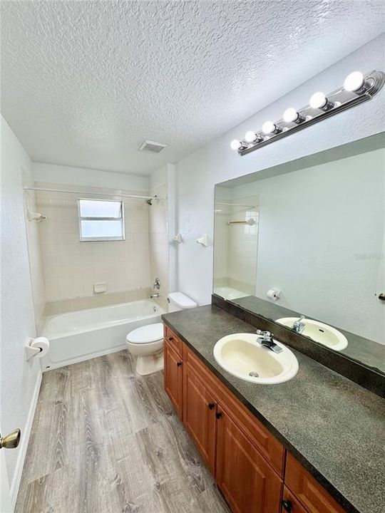 En Venta: $264,900 (4 camas, 2 baños, 1736 Pies cuadrados)