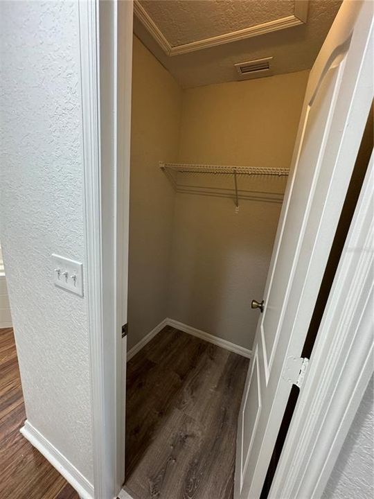 En Venta: $264,900 (4 camas, 2 baños, 1736 Pies cuadrados)