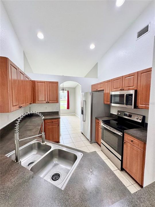 En Venta: $264,900 (4 camas, 2 baños, 1736 Pies cuadrados)