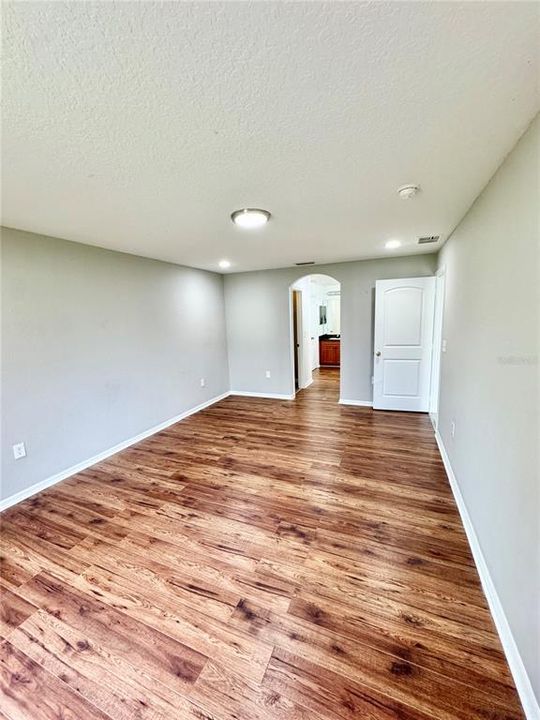 En Venta: $264,900 (4 camas, 2 baños, 1736 Pies cuadrados)