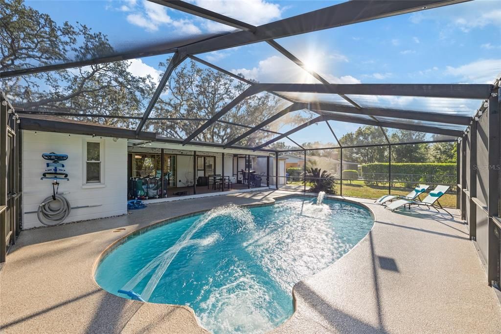 For Sale: $425,000 (3 beds, 2 baths, 1187 Square Feet)