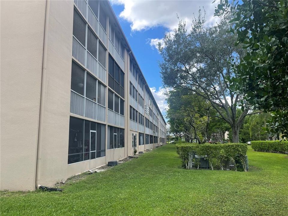 For Sale: $240,000 (2 beds, 1 baths, 953 Square Feet)