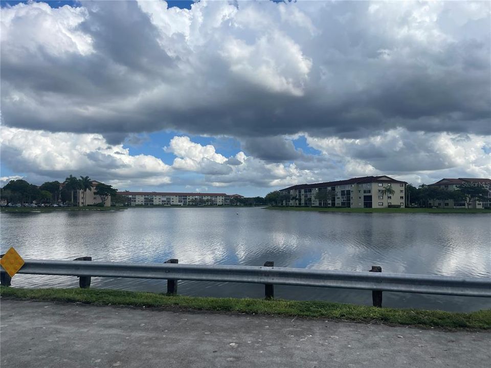 For Sale: $240,000 (2 beds, 1 baths, 953 Square Feet)