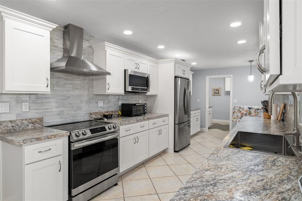 For Sale: $299,900 (3 beds, 2 baths, 1576 Square Feet)