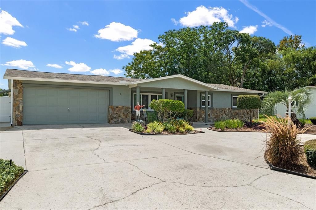 For Sale: $299,900 (3 beds, 2 baths, 1576 Square Feet)