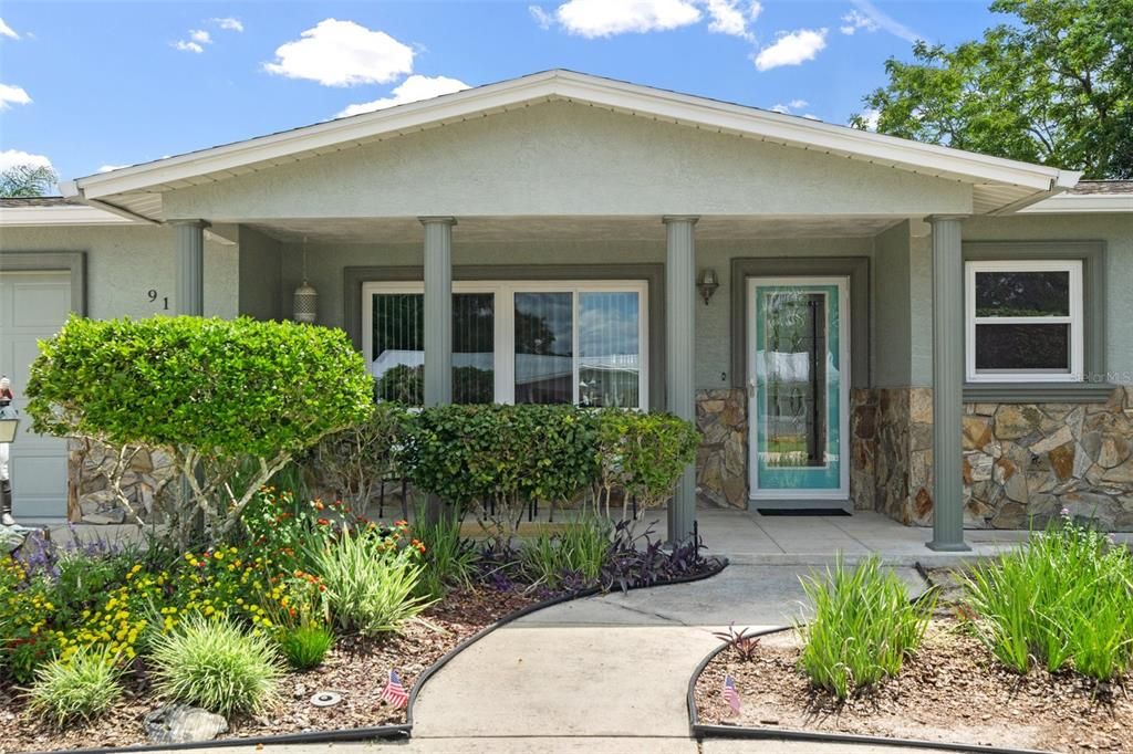 For Sale: $299,900 (3 beds, 2 baths, 1576 Square Feet)