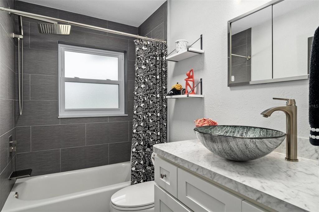 For Sale: $299,900 (3 beds, 2 baths, 1576 Square Feet)