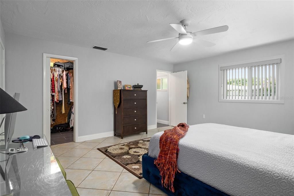 For Sale: $299,900 (3 beds, 2 baths, 1576 Square Feet)