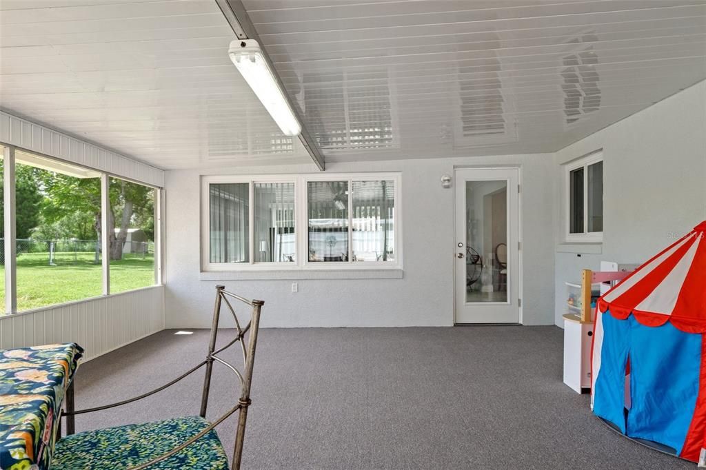 For Sale: $299,900 (3 beds, 2 baths, 1576 Square Feet)