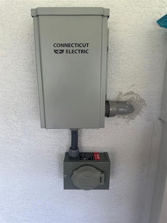 For Sale: $299,900 (3 beds, 2 baths, 1576 Square Feet)