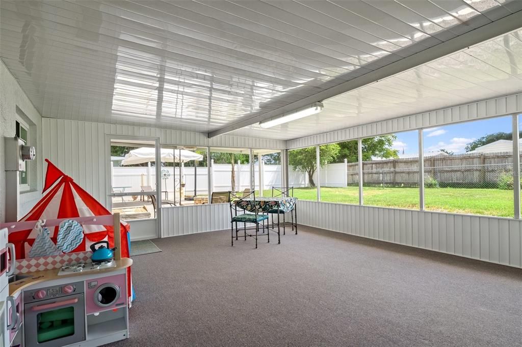 For Sale: $299,900 (3 beds, 2 baths, 1576 Square Feet)