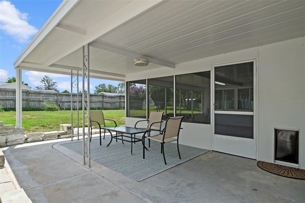 For Sale: $299,900 (3 beds, 2 baths, 1576 Square Feet)