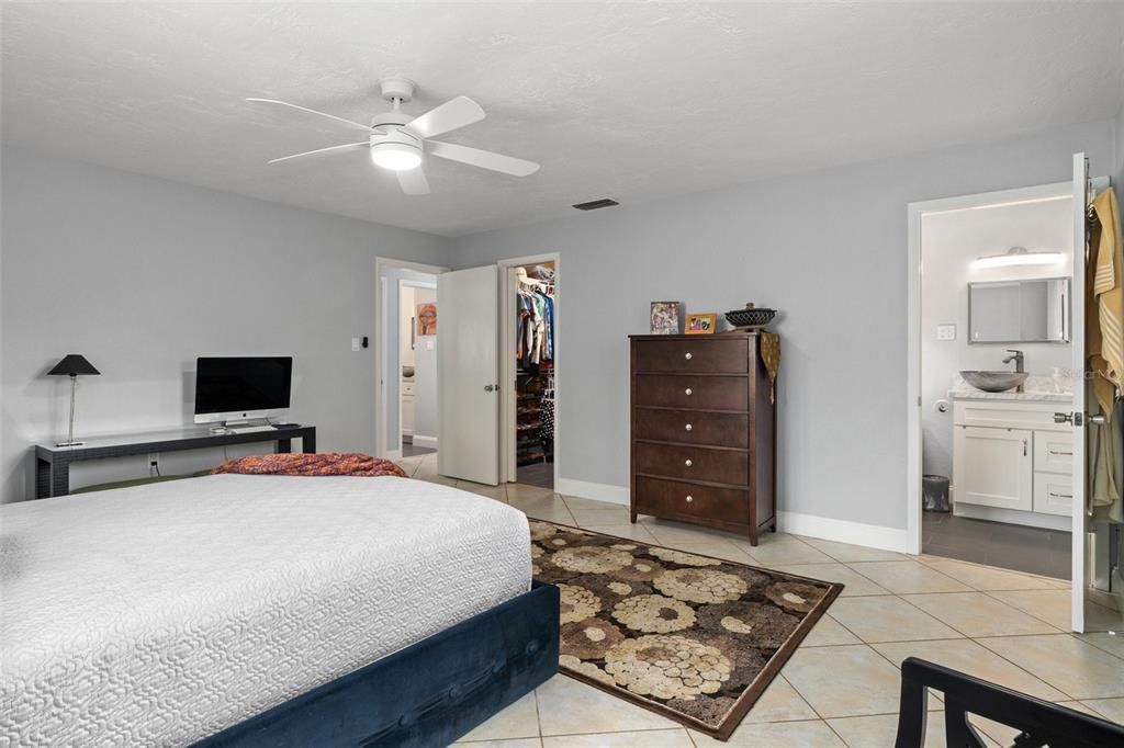 For Sale: $299,900 (3 beds, 2 baths, 1576 Square Feet)