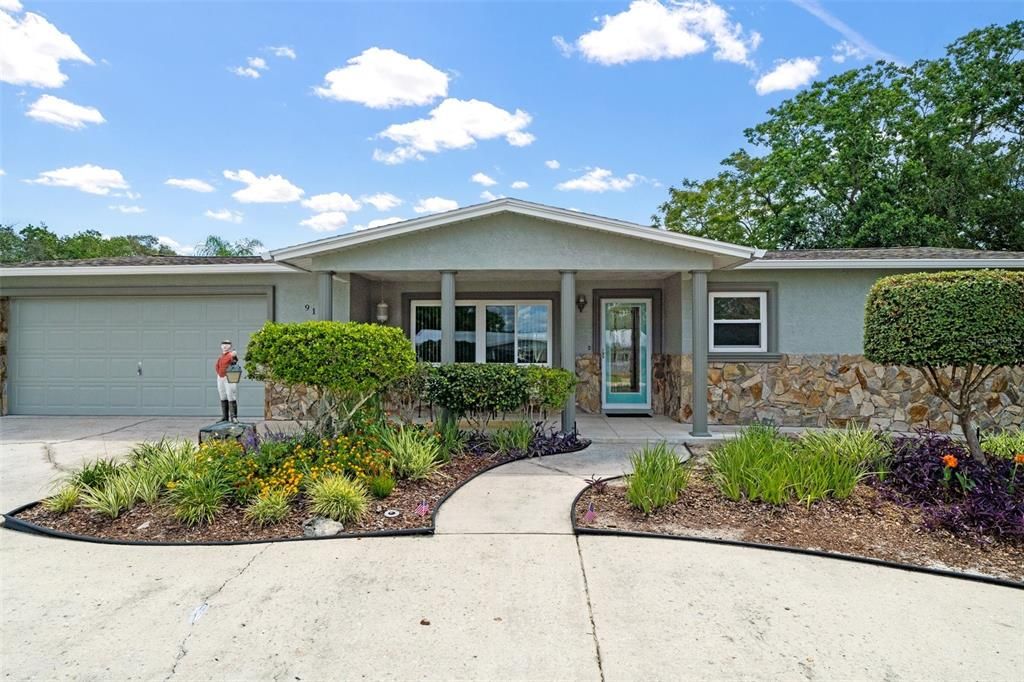 For Sale: $299,900 (3 beds, 2 baths, 1576 Square Feet)