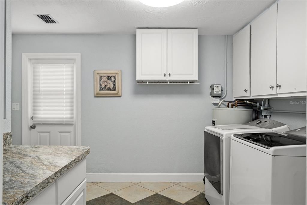 For Sale: $299,900 (3 beds, 2 baths, 1576 Square Feet)