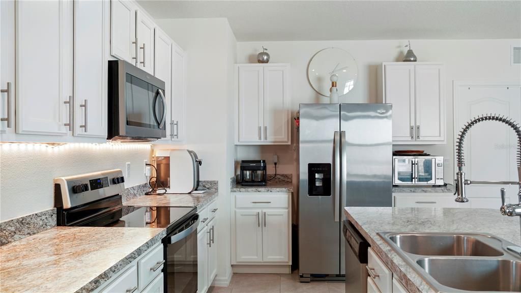 For Sale: $278,900 (3 beds, 2 baths, 1625 Square Feet)