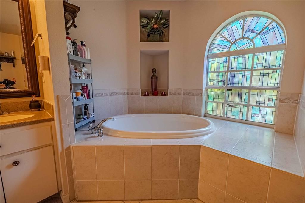 For Sale: $405,000 (4 beds, 3 baths, 2046 Square Feet)