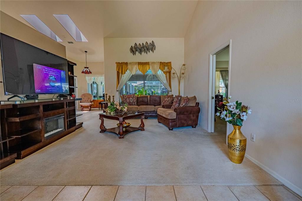 For Sale: $405,000 (4 beds, 3 baths, 2046 Square Feet)