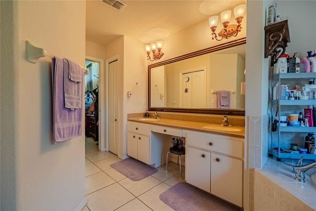 For Sale: $405,000 (4 beds, 3 baths, 2046 Square Feet)