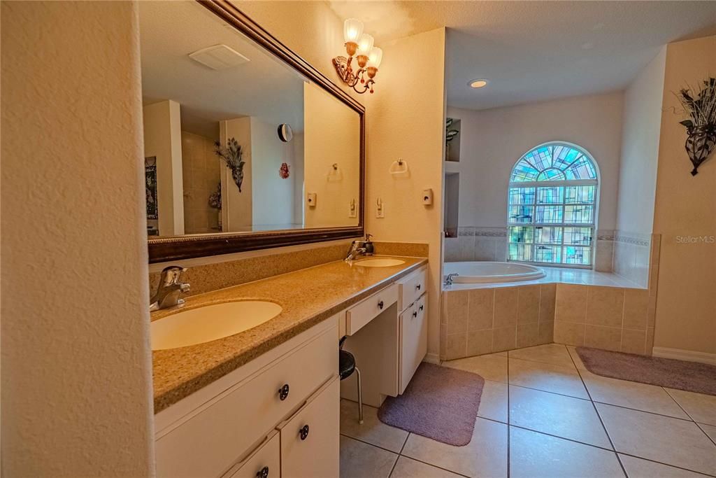 For Sale: $405,000 (4 beds, 3 baths, 2046 Square Feet)