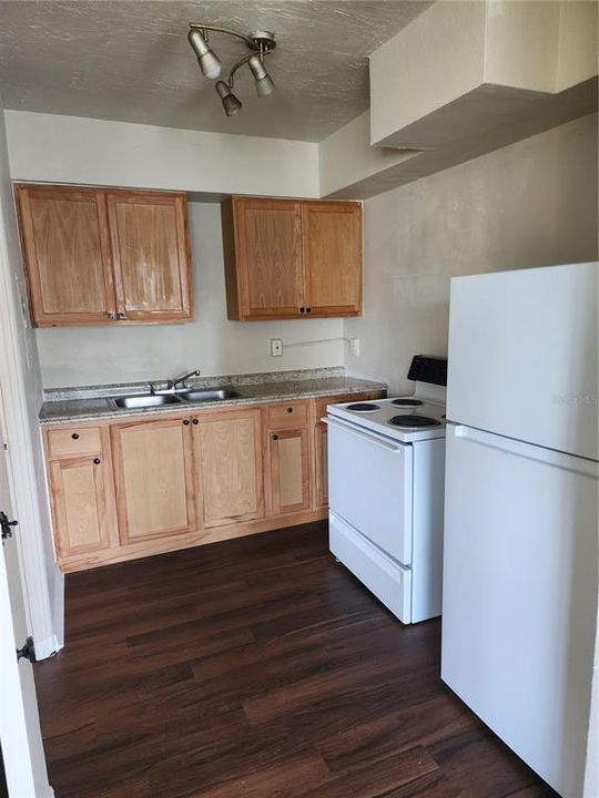 For Rent: $1,300 (1 beds, 1 baths, 550 Square Feet)