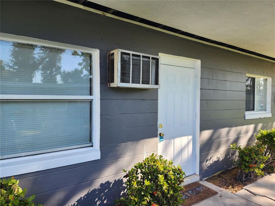 For Rent: $1,300 (1 beds, 1 baths, 550 Square Feet)