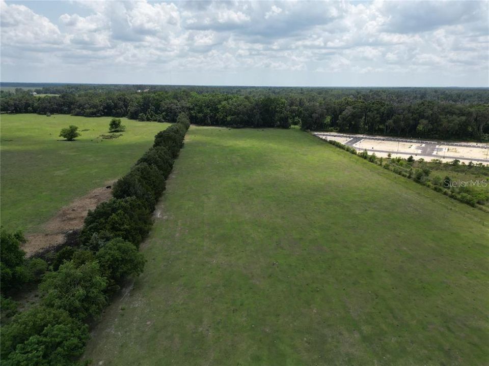 На продажу: $8,438,500 (24.11 acres)