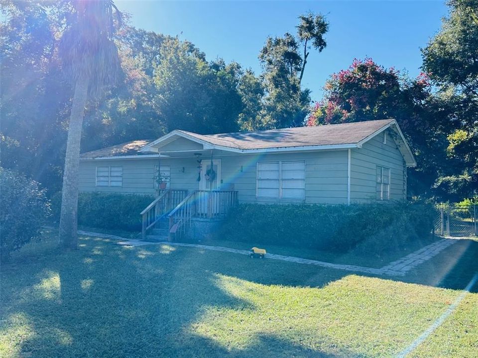 For Sale: $170,000 (2 beds, 1 baths, 1056 Square Feet)